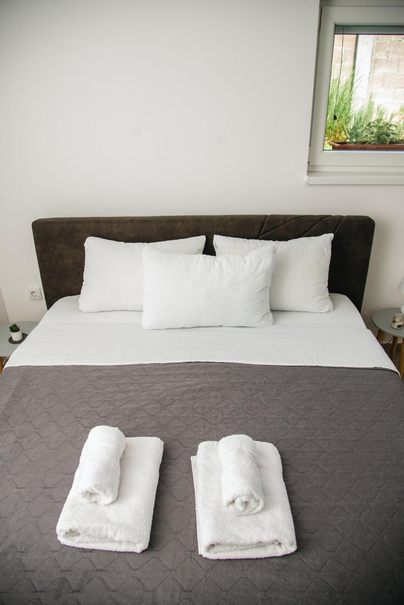 Apartmani Maslacak Vrdnik Ngoại thất bức ảnh