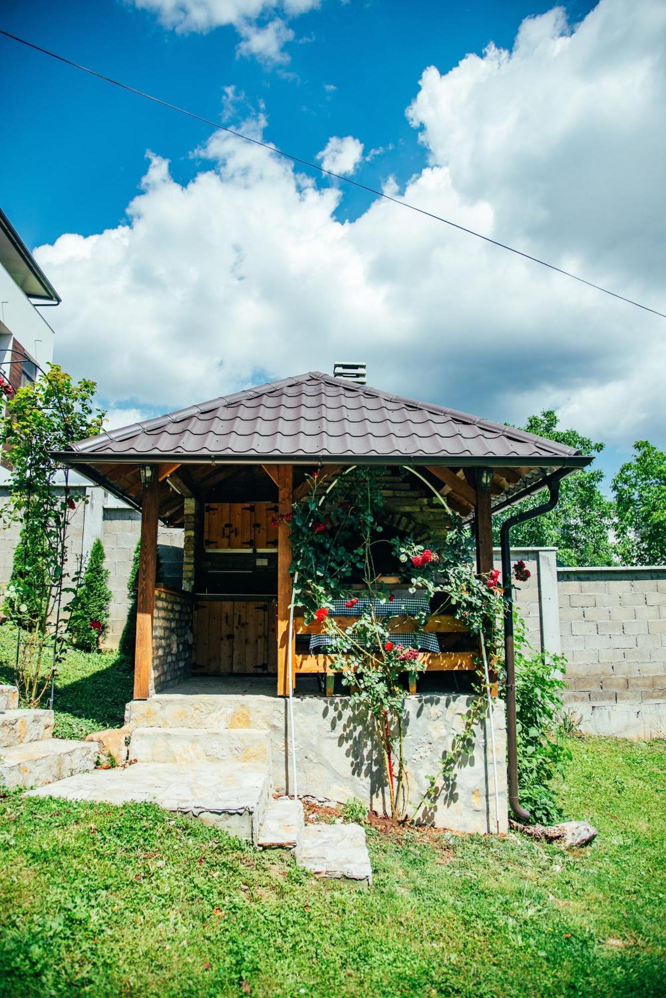 Apartmani Maslacak Vrdnik Ngoại thất bức ảnh